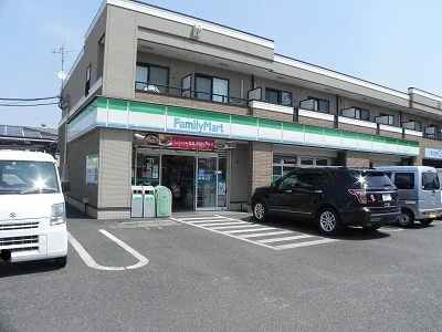 ファミリーマートまで700m