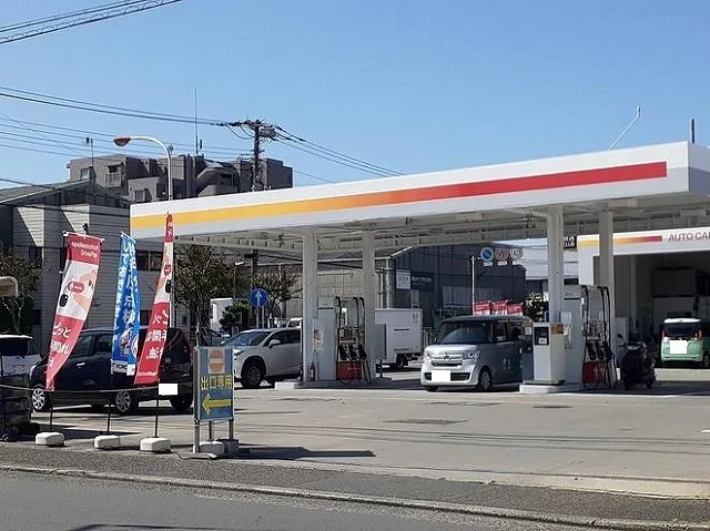 ガソリンスタンドまで290m