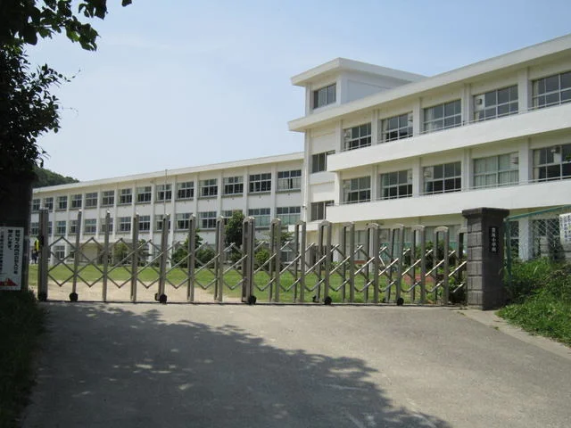 豊坂小学校まで400m