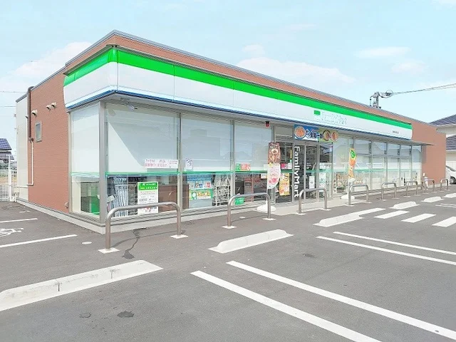 ファミリーマートまで600m