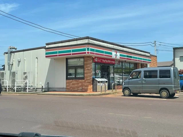 セブンイレブンまで330m