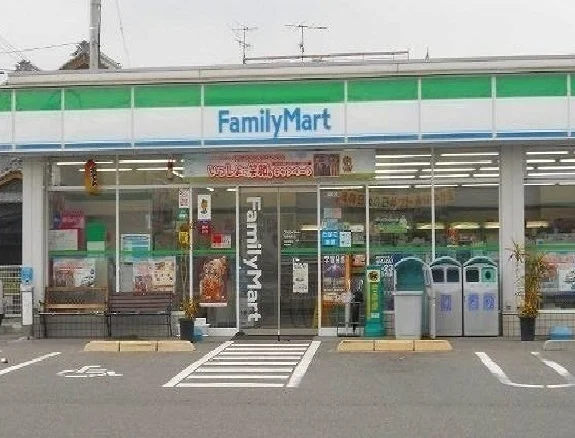 ファミリーマートまで450m