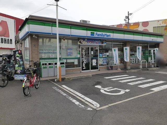 ファミリーマート様まで369m