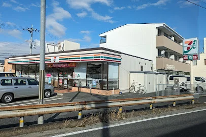セブンイレブン東中１丁目店まで2200m