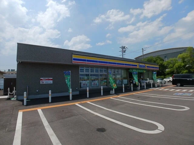ミニストップ県立図書館前店さんまで500m
