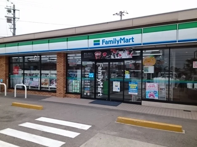 ファミリーマート松山東石井店様まで950m