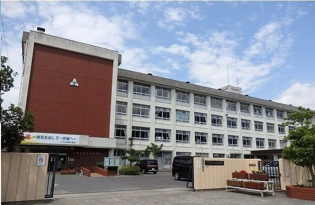 三入中学校まで3400m