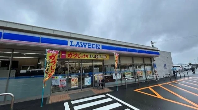 ローソン呉天応大浜4丁目店まで1000m