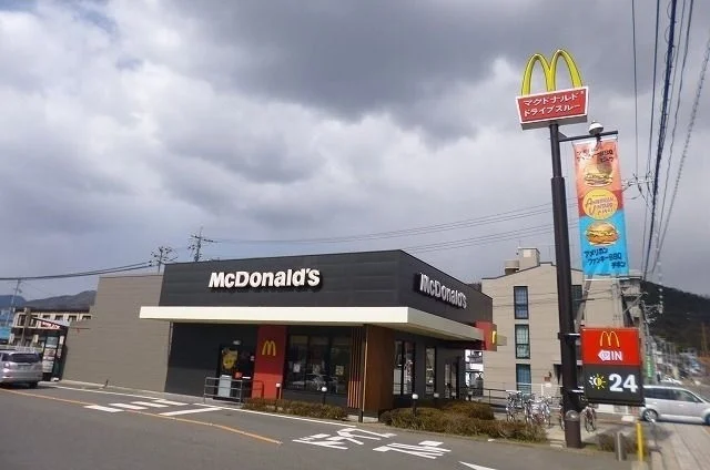 マクドナルドまで1200m