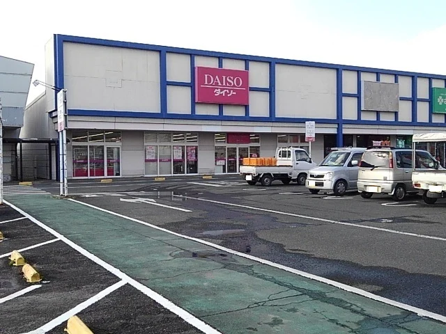 ダイソーイオンタウン田主丸店まで520m