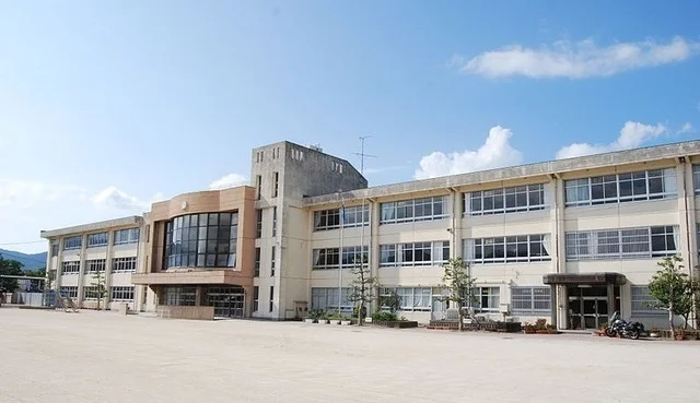 田村小学校まで700m