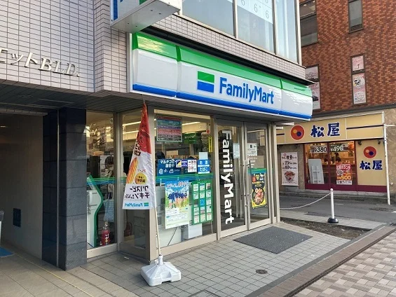 ファミリーマート大船仲通店まで218m