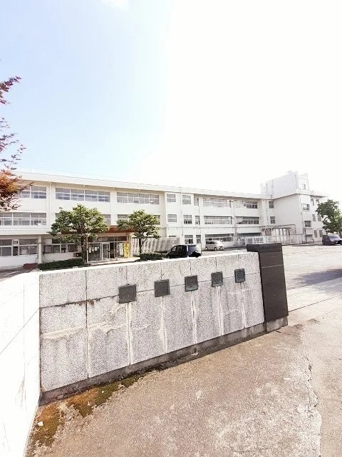 伊勢崎市立赤堀小学校まで1000m