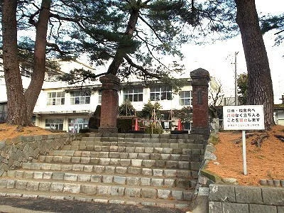 新潟県新発田市立東小学校まで650m