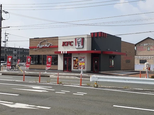 ケンタッキーフライドチキンまで100m