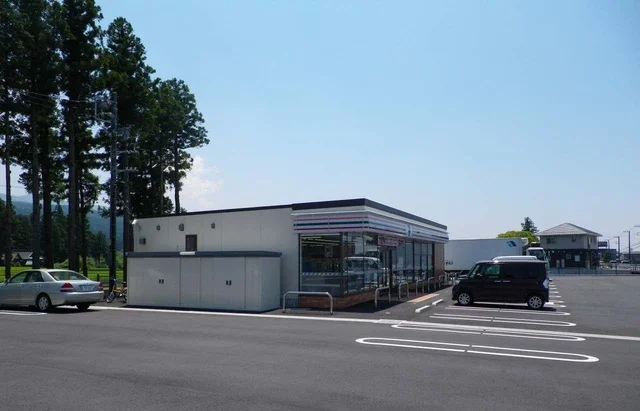 セブンイレブン御殿場かまど店まで750m
