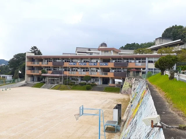 大井小学校まで1310m
