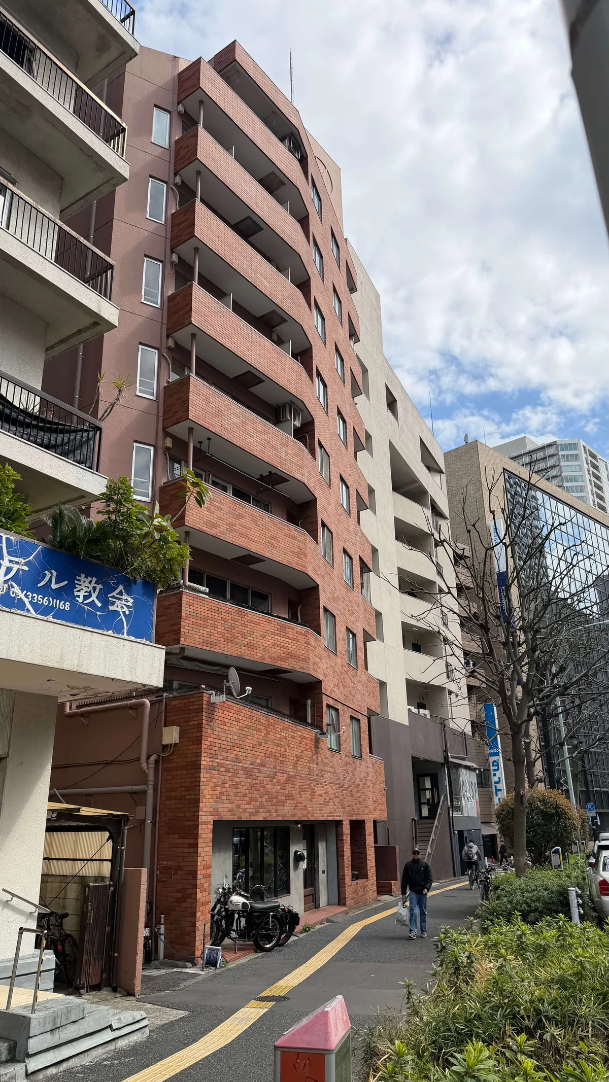 レンガ調の建物です。