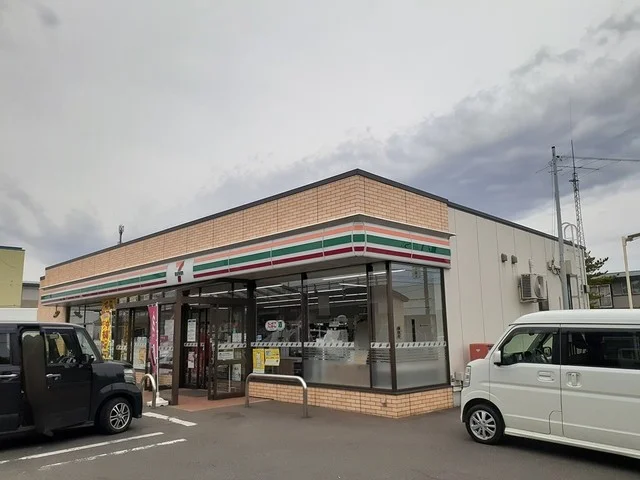 セブンイレイブン青森新田３丁目まで1100m
