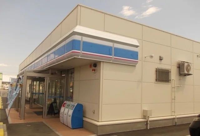 ローソン十和田元町西二丁目店まで750m
