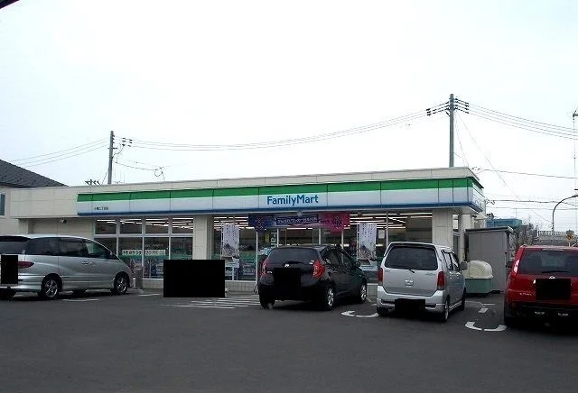 ファミリーマート小鶴２丁目店まで700m