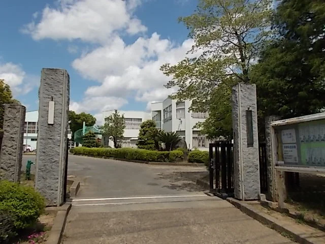栄小学校まで500m
