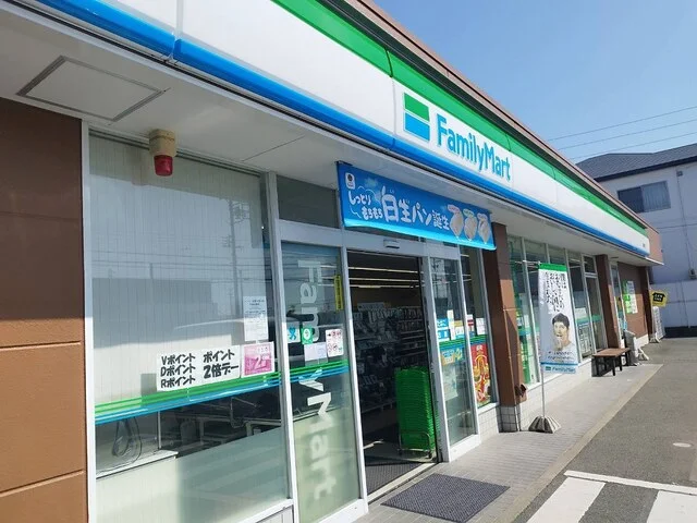 ファミリーマートまで650m