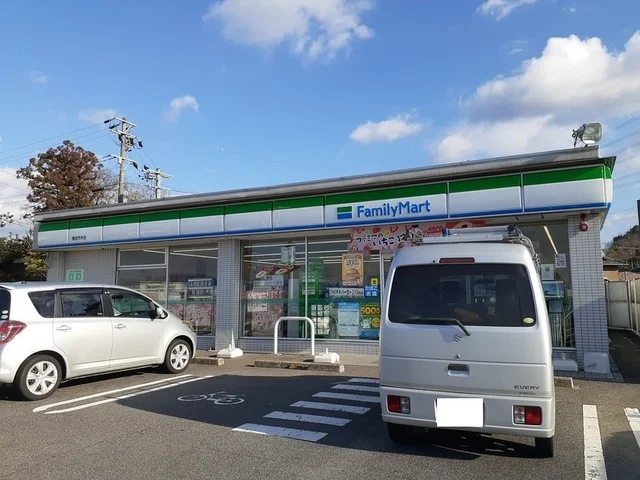 ファミリーマートまで600m