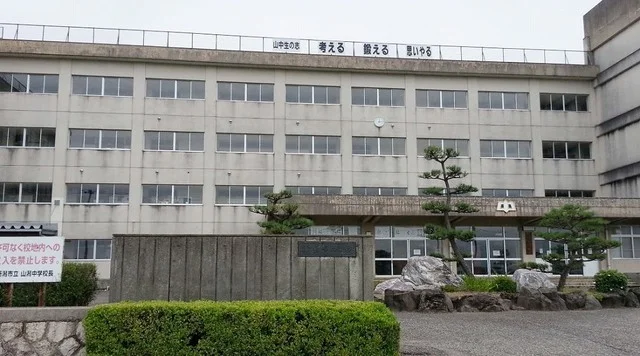 山潟中学校まで300m