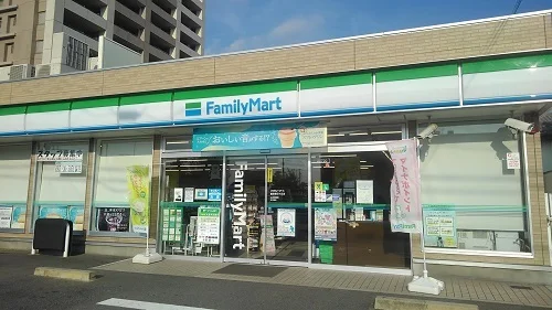 ファミリーマートまで650m