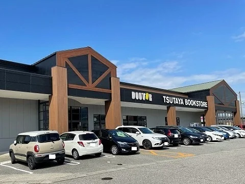 ＴＳＵＴＡＹＡ藤の木店まで700m