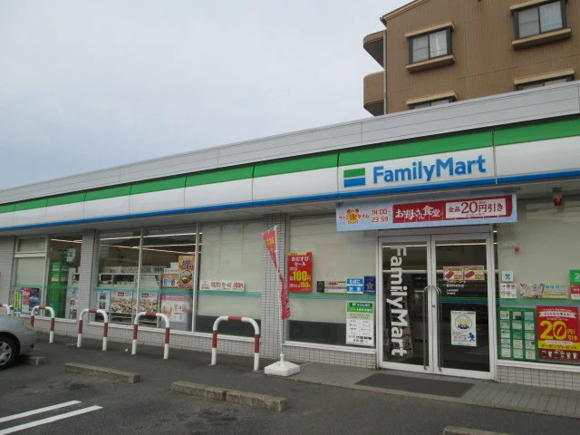 ファミリーマートまで1100m