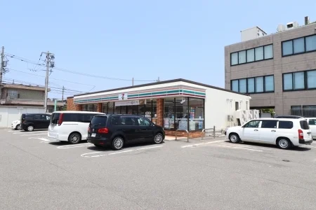 セブンイレブン金沢松村町店まで850m