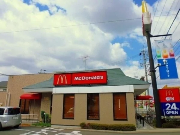 マクドナルドまで700m