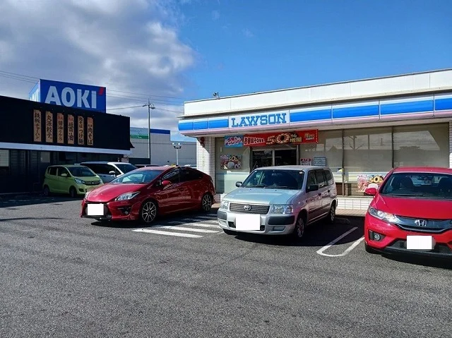 ローソンまで740m