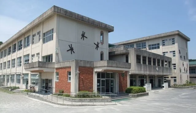 内部東小学校まで1900m