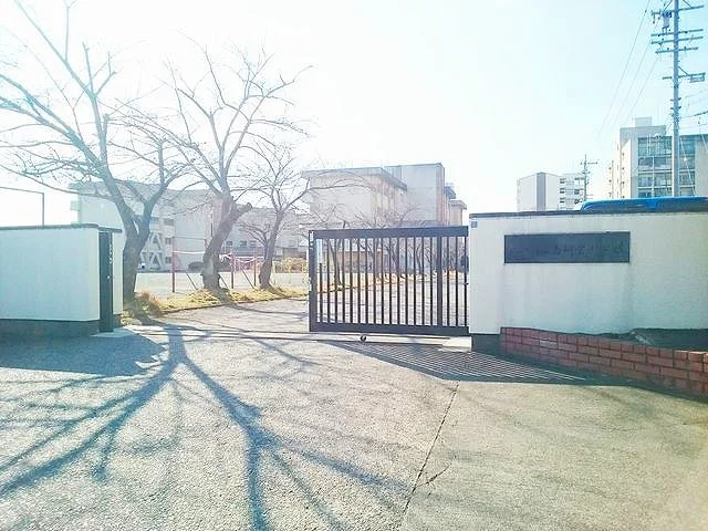 稲沢市立　高御堂小学校まで650m