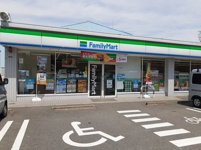 ファミリーマート様まで500m