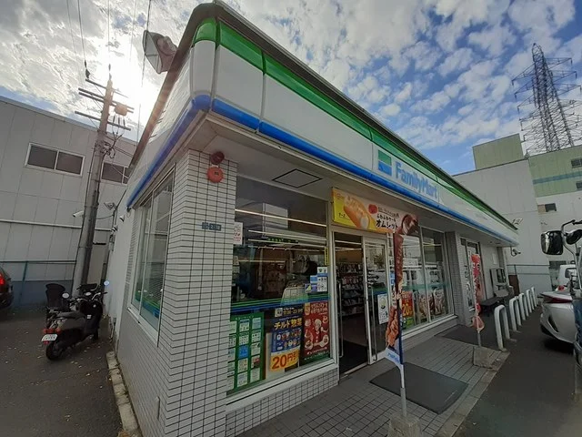 ファミリーマート様まで383m