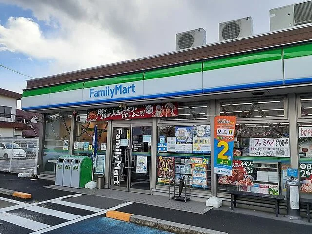 ファミリーマート小松原店様まで700m