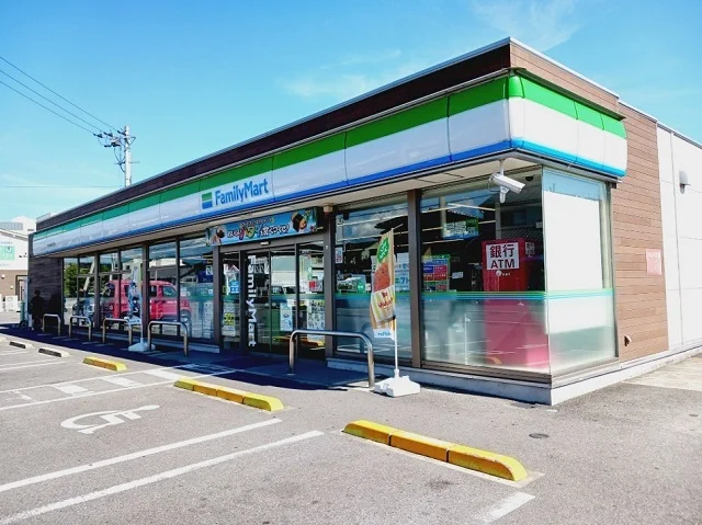 ファミリーマート南斎院町西店様まで400m