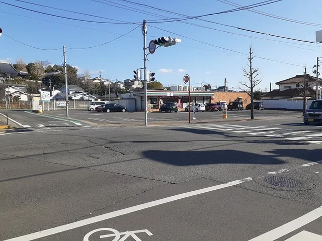 セブンイレブン大村東三城店まで339m