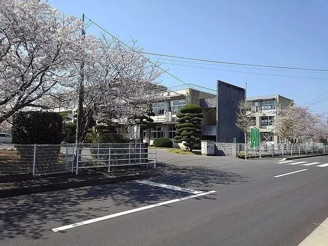 高田小学校まで1000m