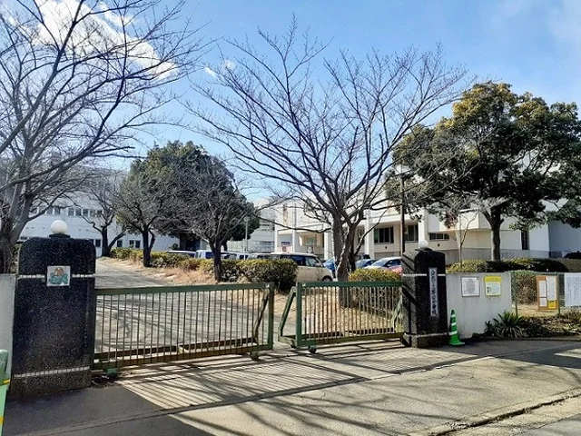 八千代市立萱田小学校まで1100m