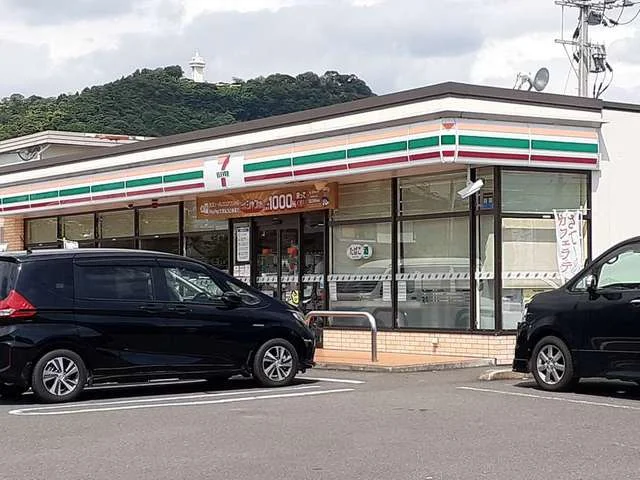 セブンイレブン国分中央４丁目店まで550m
