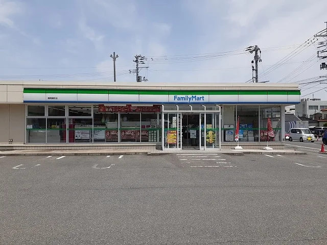 ファミリーマート鶴岡錦町店まで600m