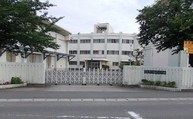 鈴鹿市立飯野小学校まで800m