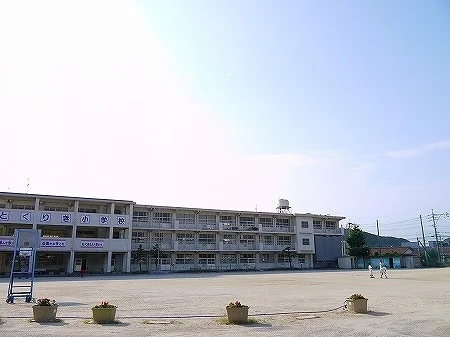 北九州市立　徳力小学校まで200m