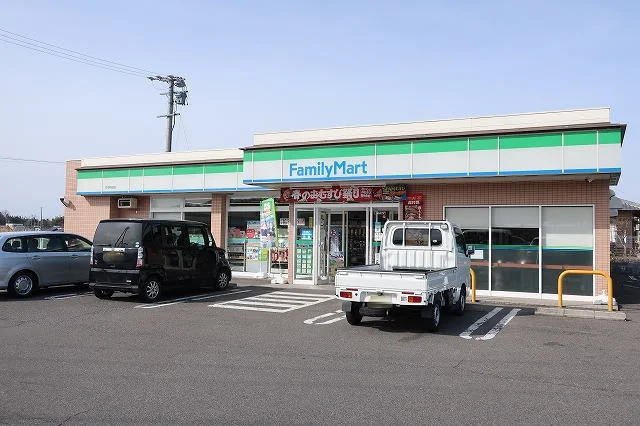 ファミリーマートまで850m