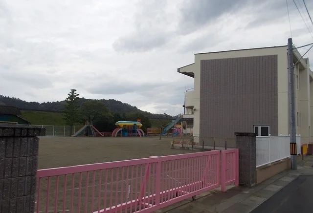 鳴瀬幼稚園まで1100m